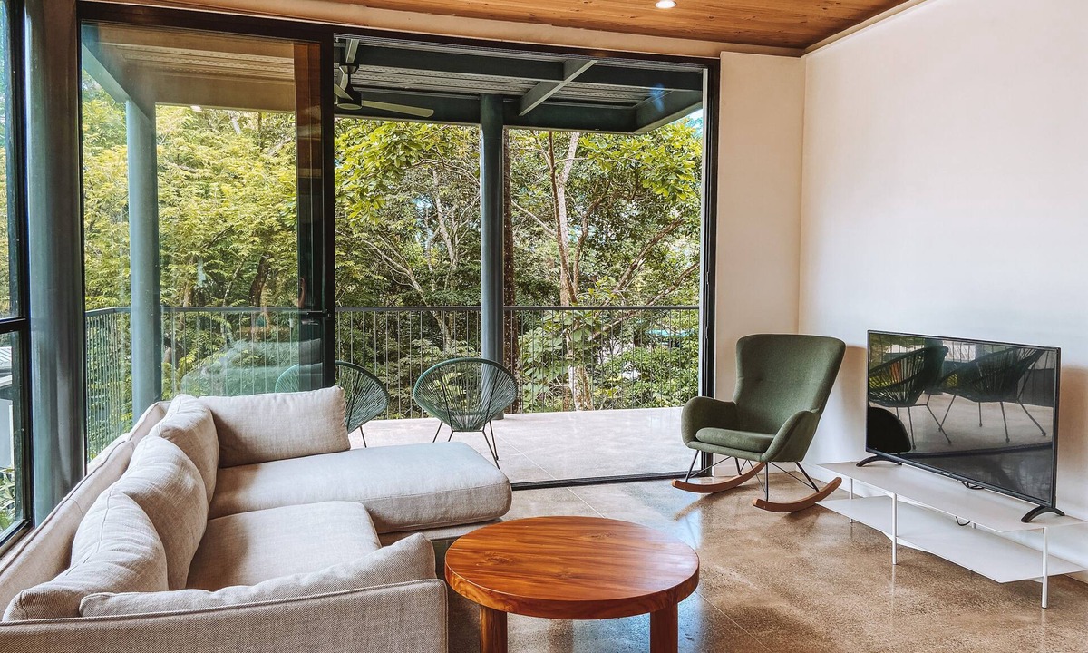 Mal Pais House | Comfortable Three-Bedroom Home Near the Beach
