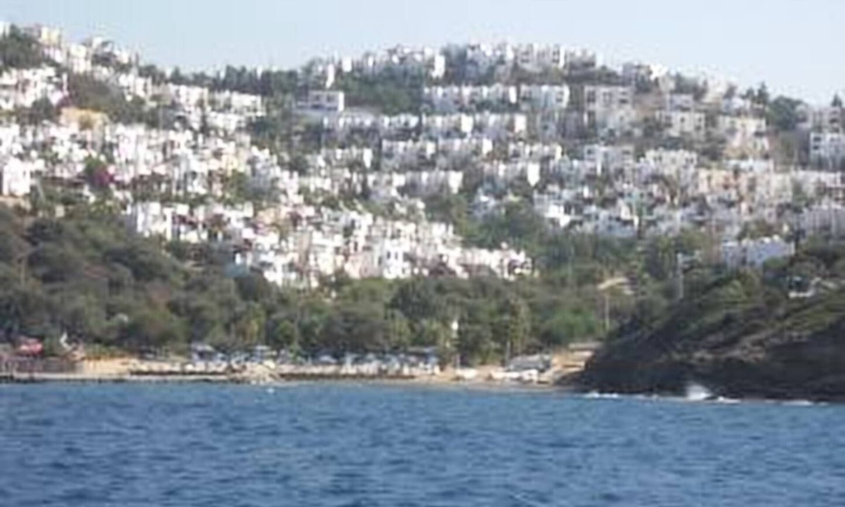Dagbelen House | Comfortable holiday home with sea views, private beach, beautiful palm garden
