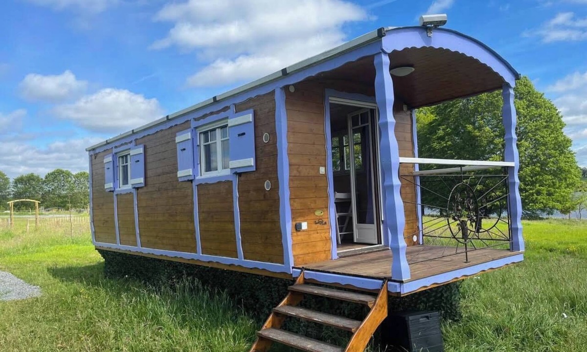 Verneuil House | Comfortable trailer with lake view.