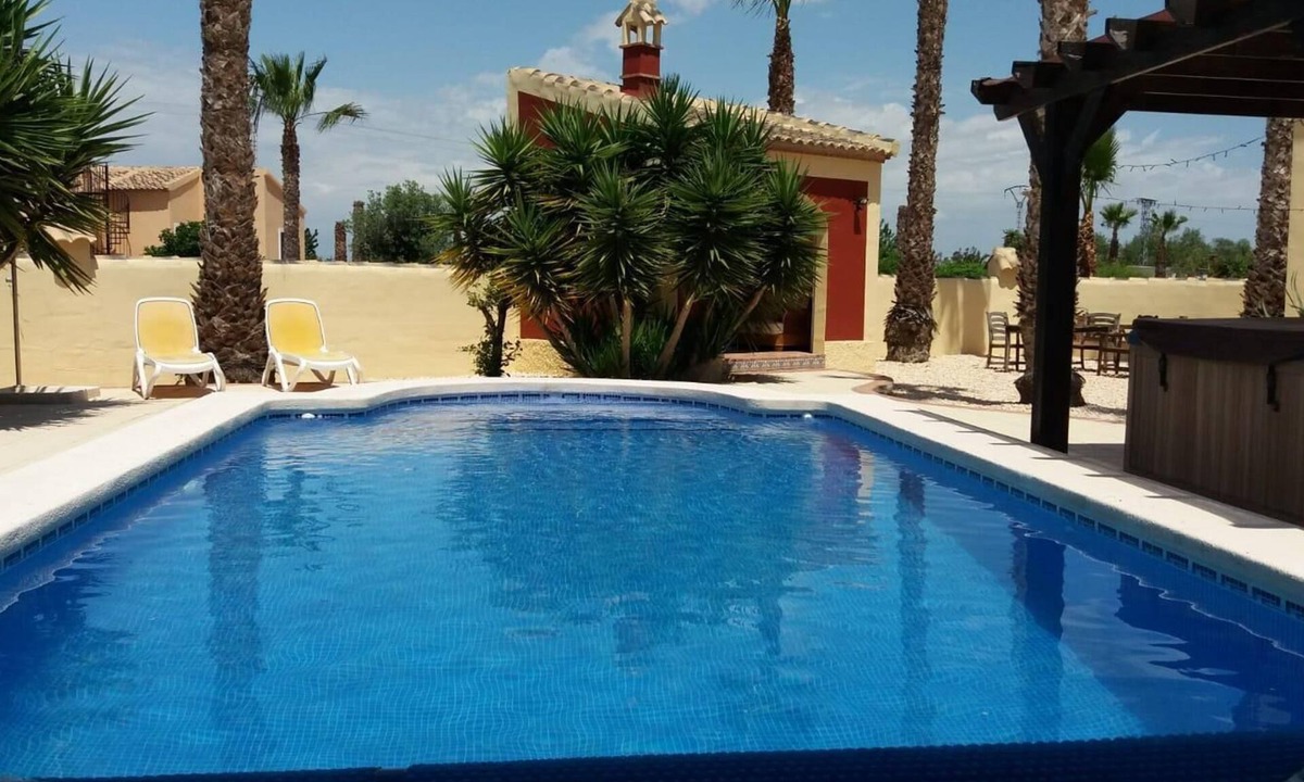 Rafal House | Comfortable Twin bed room located in the countryside with outdoor pool