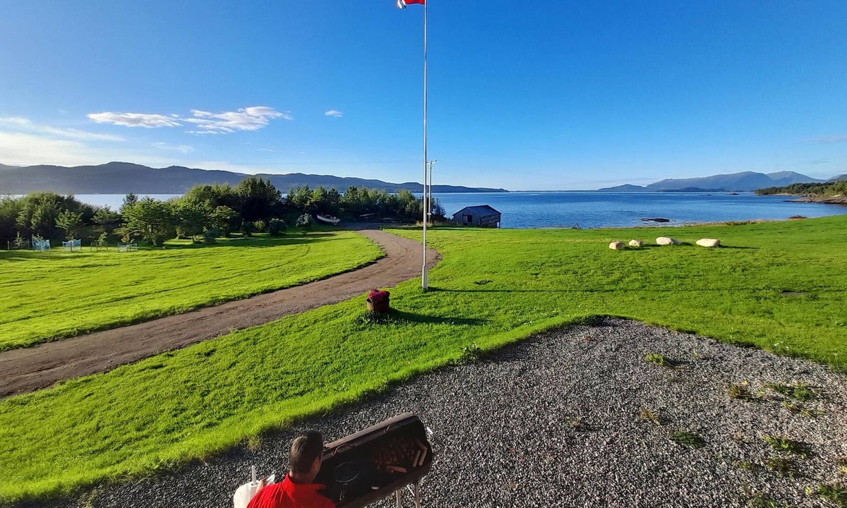 Frei Apartment | Comfortable vacation apartment with a view of the water.