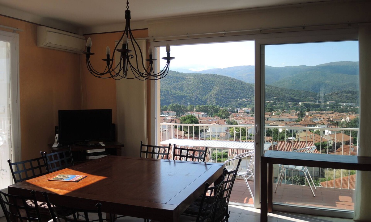 Prades House | Comfortable Villa Close to Lake Sea Mountains Airport Unrivaled View