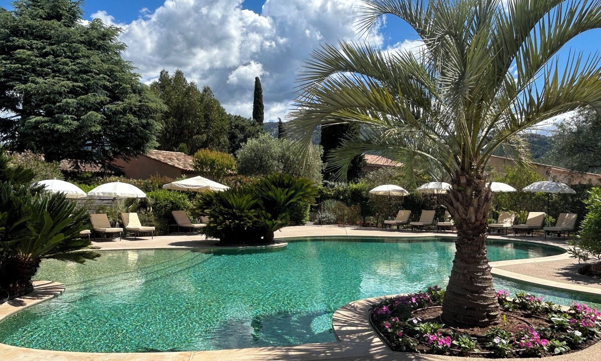 Carros Villa | Comfortable villa with private landscaped garden, swimming pool