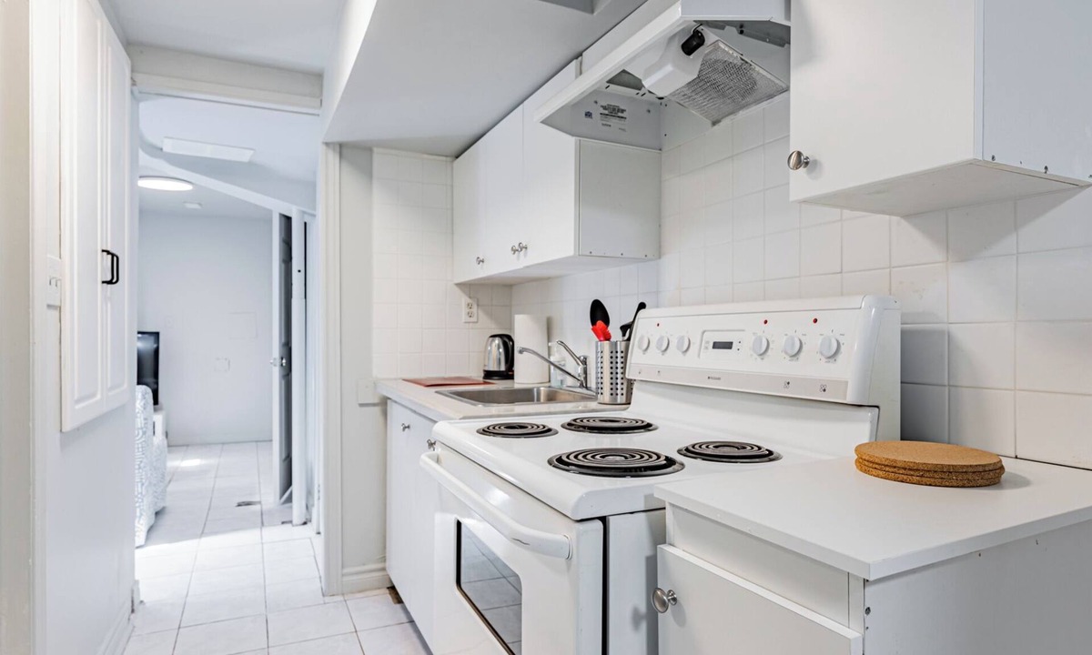 Rockcliffe - Smythe House | Comfortable Walk Up Basement One Bedroom Plus Living Free Parking
