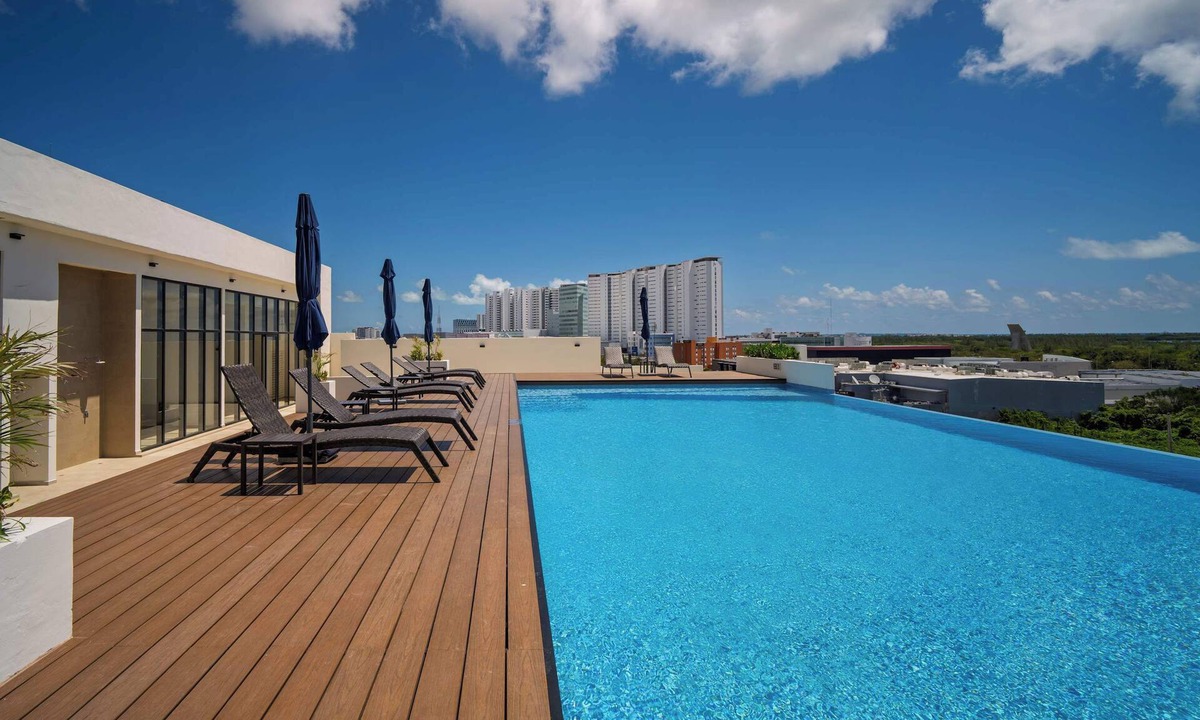 Downtown Cancun Apartment | Comfortable with pool and full gym