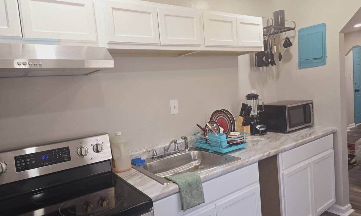 Roselawn Finance Apartment | Comfy 1BR Apt. in Pleasant Ridge