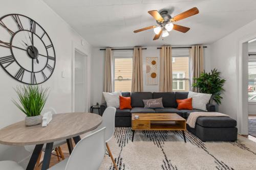 Westside Apartment | Comfy 2-Bed with Office by hospitals & entertainment