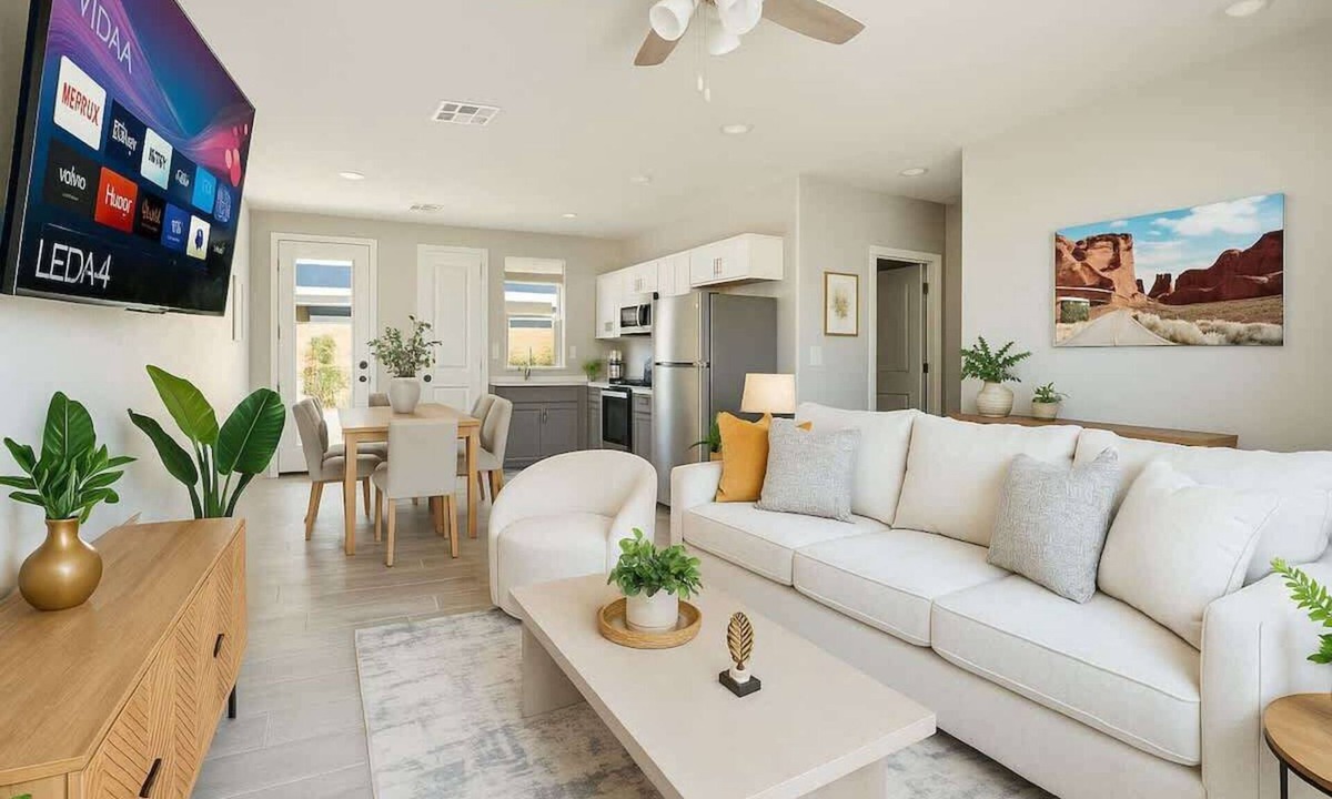 Glendale Apartment | Comfy 2BR | 70” Smart TV | Sleeps 7 | Free Parking