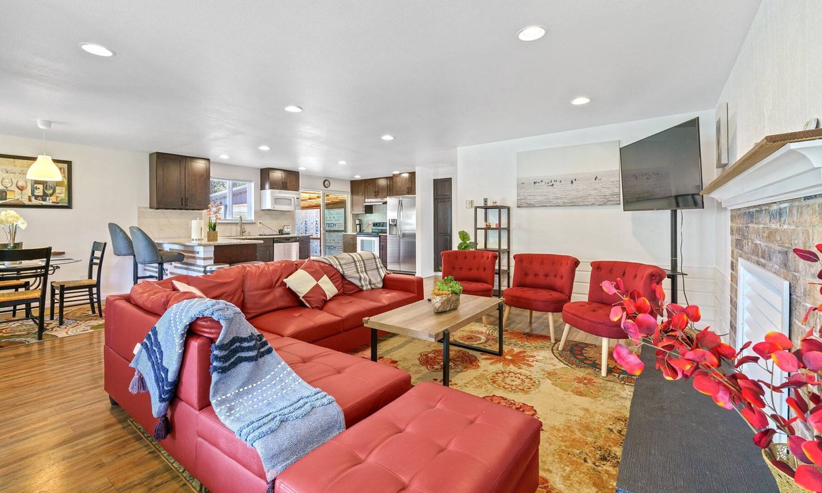 Bryn Mawr-Skyway House | Comfy 3 King Beds Home in Great and Quiet Location - 20 Mins to Downtown