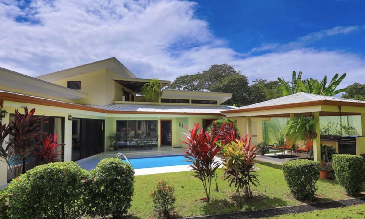 Uvita House | Comfy and Convenient Home Minutes from Beach National Park