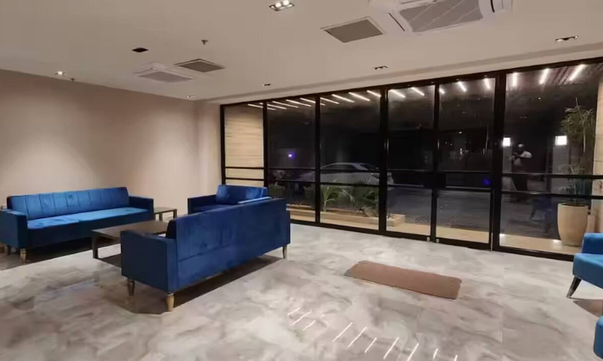 Gulberg Apartment | Comfy and Modern 2BDR apt with Central AC ,Wifi, LED and kitchenette