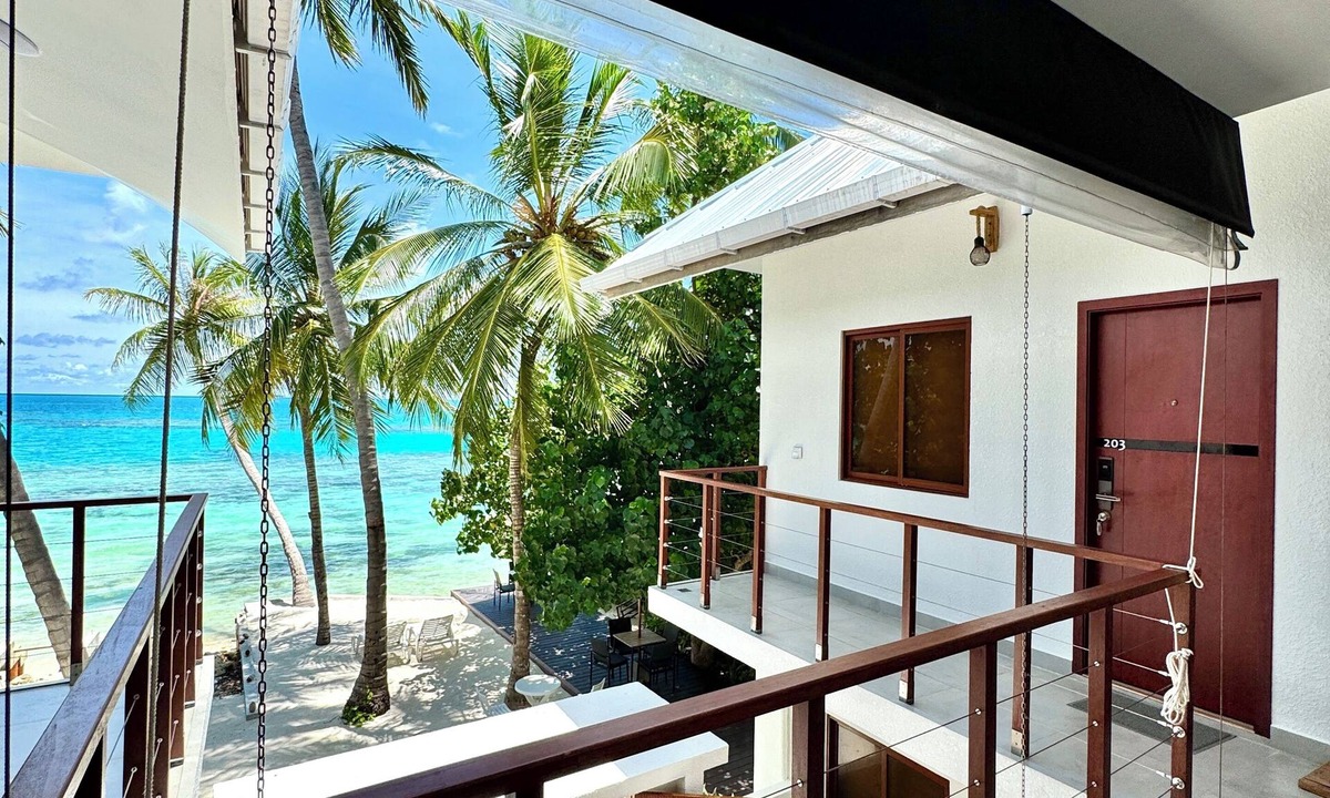 Dhiffushi Hotel | Comfy Cool Breeze by eMzaz