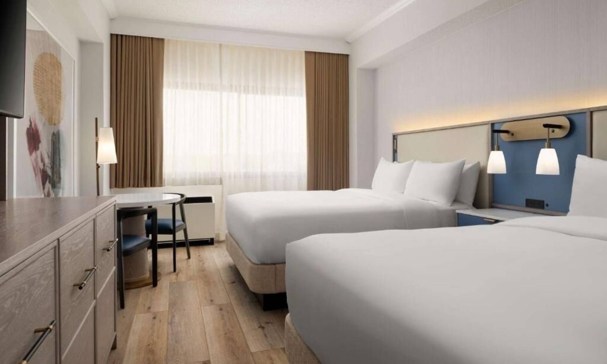 White Plains Hotel | Comfy Downtown Suite | Pets Allowed, Onsite Bar & Restaurants, Free Shuttle