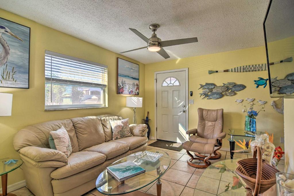 Downtown Dunedin House | Comfy Dunedin Escape: 1 Block to Main Street!
