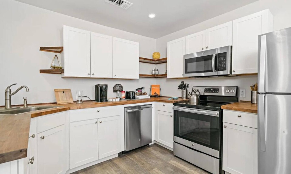 Government Hill House | Comfy & Fully Stocked Home Near Downtown