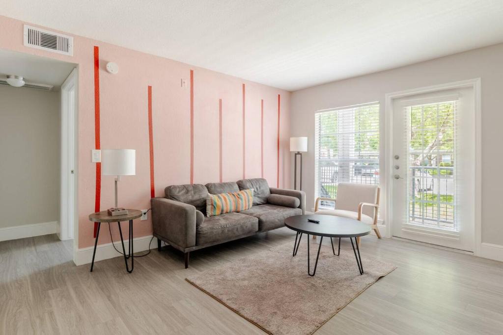 Astrodome Apartment | Comfy King 1BR facing NRG | near Med Center |RODEO