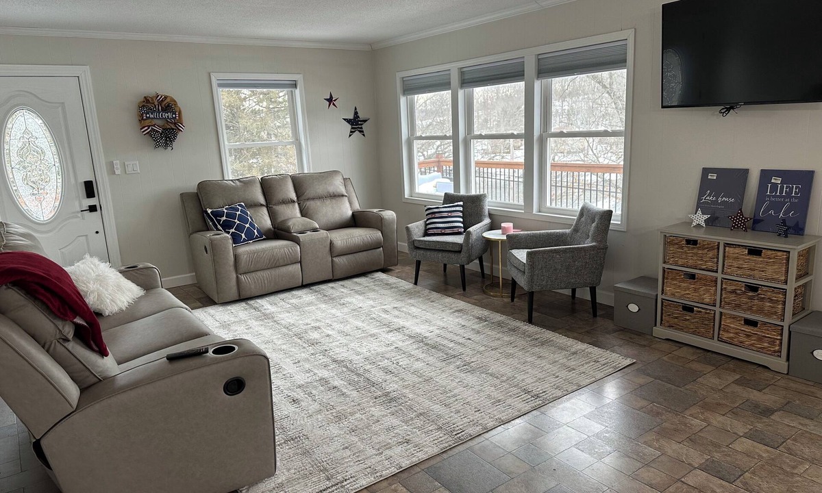 Roach House | Comfy lake view home, sleeps 12+. Lake access, great for teams & large families.