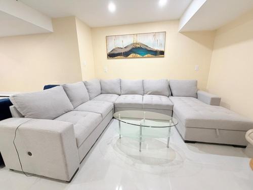 East Credit Apartment | Comfy One Bedroom BasementApartment near Heartland