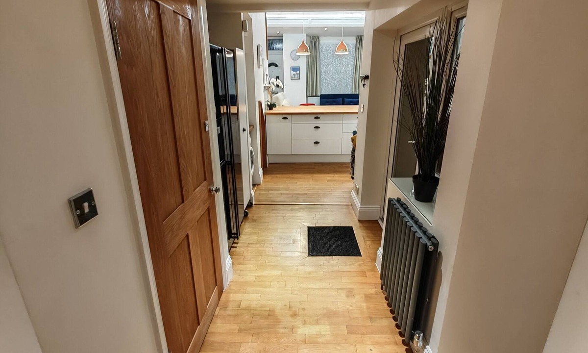 Winchester House | Comfy Open Plan 3 Bed House, Winchester