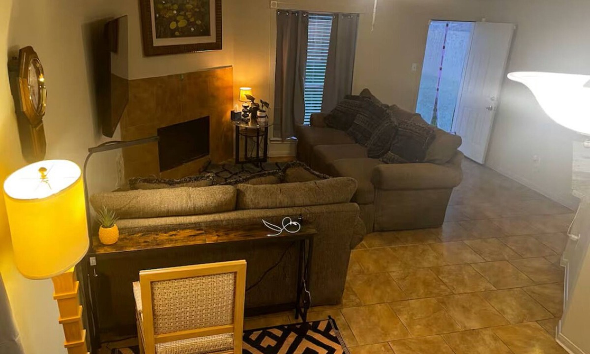 Channelview House | Comfy, quiet, and private stay!