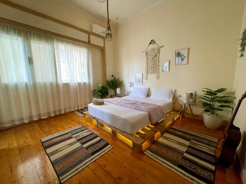 Al Duqqi Apartment | Comfy Room in shared apartment