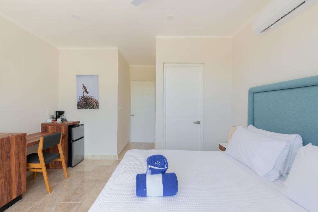 Zama Apartment | Comfy Room with Rooftop Pool, near Restaurants + Concierge