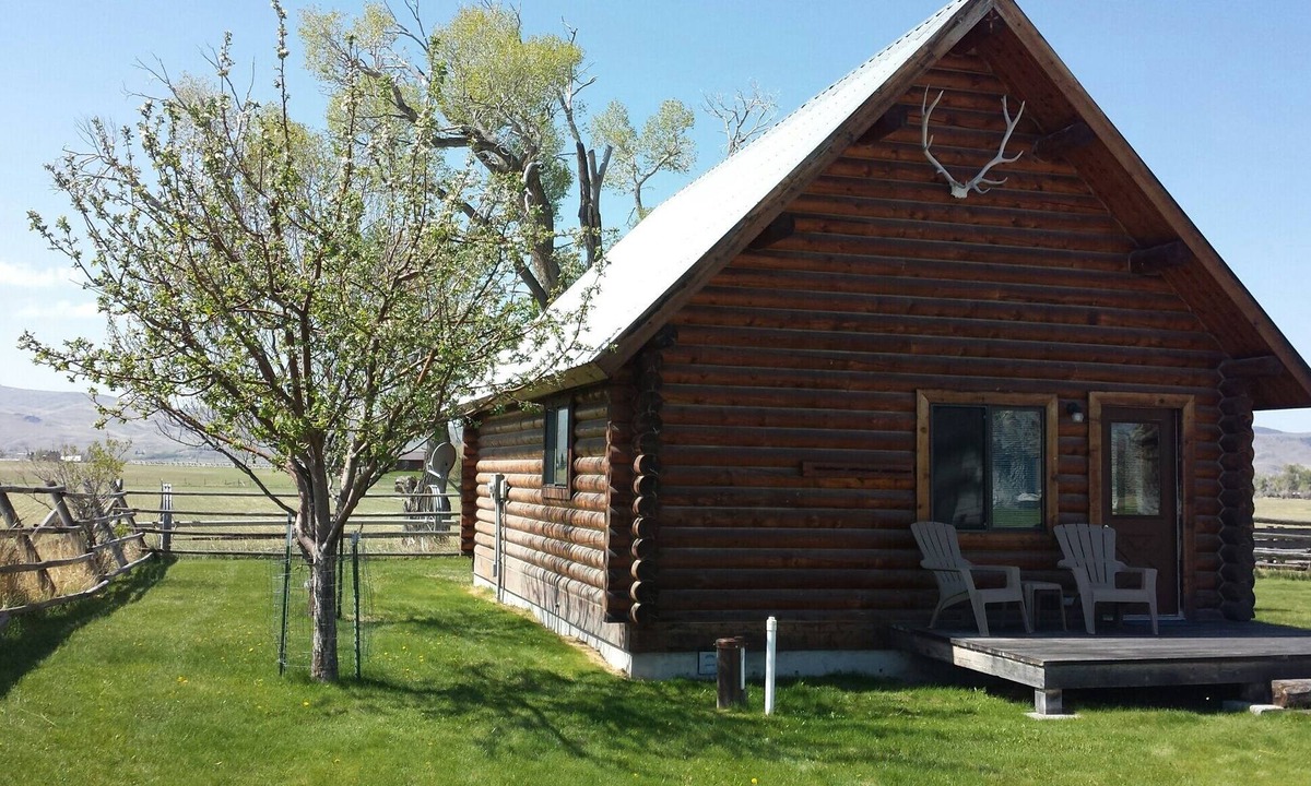 Dillon Cabin | Comfy, Rustic Log Cabin - Montana Experience, peace and quiet, fishing near by.