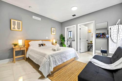 Liberty City Apartment | Comfy Studio W Essentials Near Airport