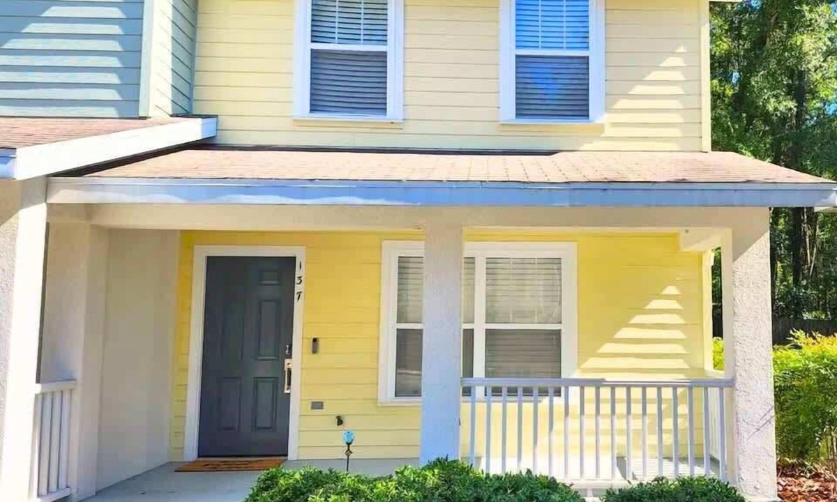 Gainesville House | Comfy Town Home - Private - Right off Highway