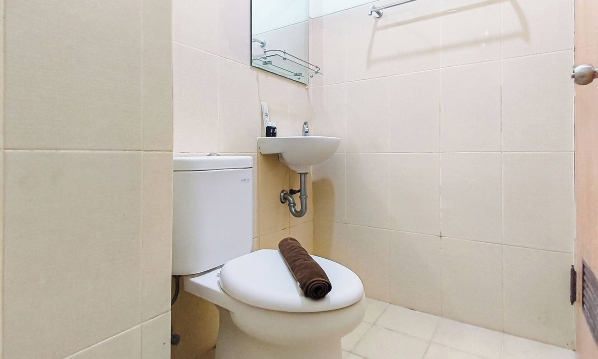 Surabaya Apartment | Comfy White Studio For 2 Pax At Bale Hinggil Apartment
