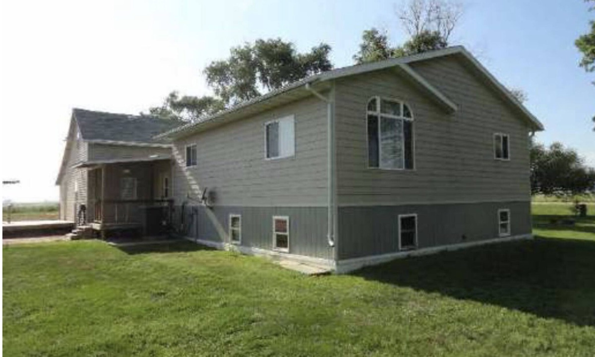 Buffalo Ridge House | Coming soon. Large country home in Turner County. 25 minute to Sioux Falls