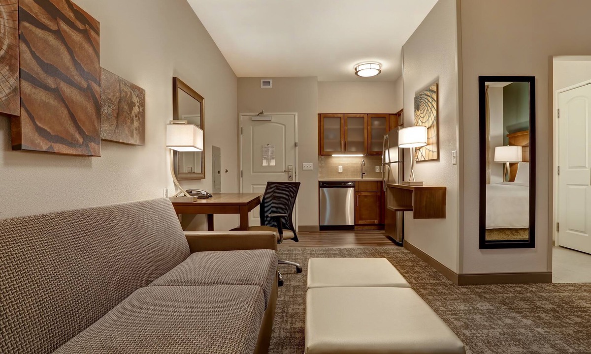 Overland Park Apartment | Comm-Accessible King Studio w/Kitchen, KS