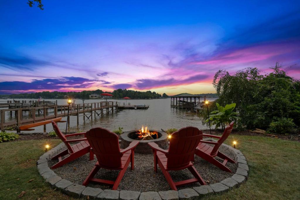 Mayhew House | 'Commodore Bay’ Waterfront Home on Lake Norman!