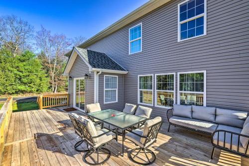Pocono Summit House | Community Beach & Lake: Pocono Summit Escape