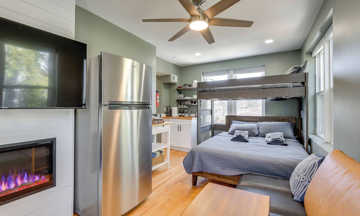 Cheverly Apartment | Commuter's Dream for DC250! Studio 1/2 Mi to Metro