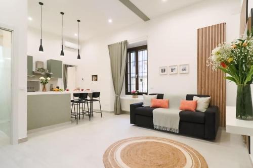 Como Apartment | Como - Swiss border modern apt - AC & WiFi
