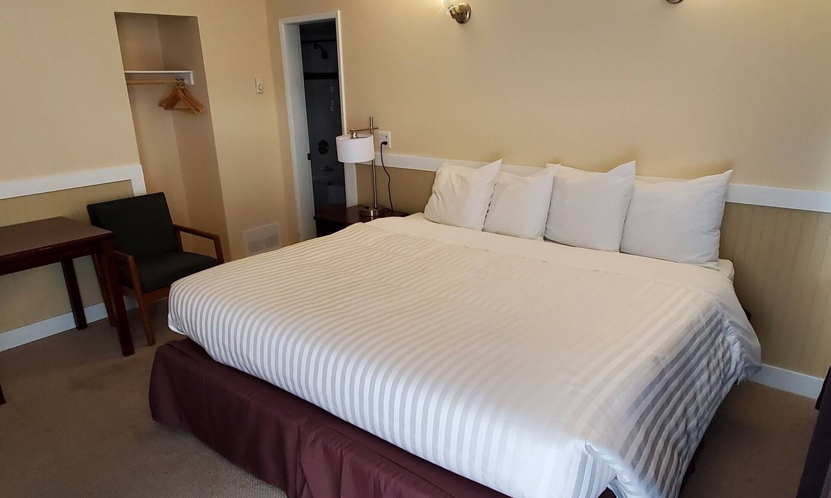 Courtenay Hotel | Comox Valley Inn & Suites