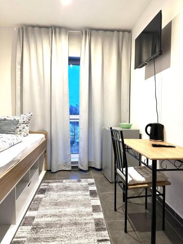 Dingolfing House | Compact single Room with Shared Bathroom ideal for travelers