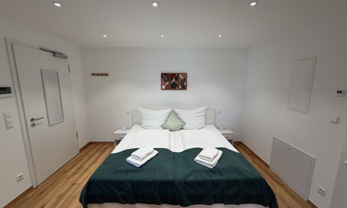 Burgau Apartment | Compact Studio 14 min Legoland Burgau | Smart Lock + WLAN