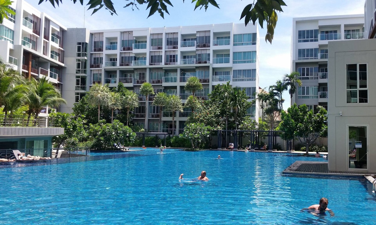 Khao Takiab Apartment | Compact Top Floor 2 Bed 2 Bath Sea-Facing Apartment with huge pool and balcony