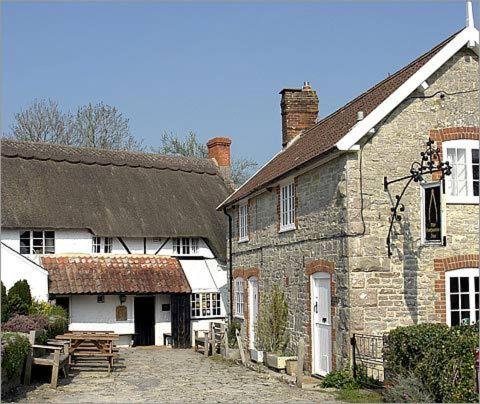 Ebbesborne Wake Hotel | Compasses Inn