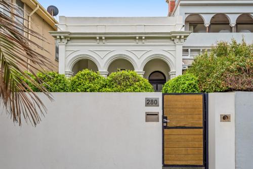 Middle Park House | Complete Host Middle Park House