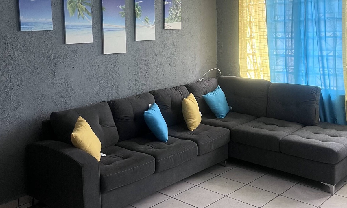 Victoria House | COMPLETE HOUSE! STEPS TO SURFING, RESTAURANTS, PARKS AND SO MUCH MORE
