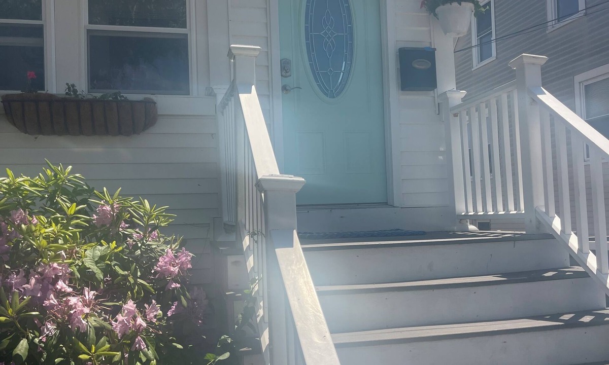 Kenberma House | Complete remodel: 4 houses from Hull Bay, 4 blocks from the beach