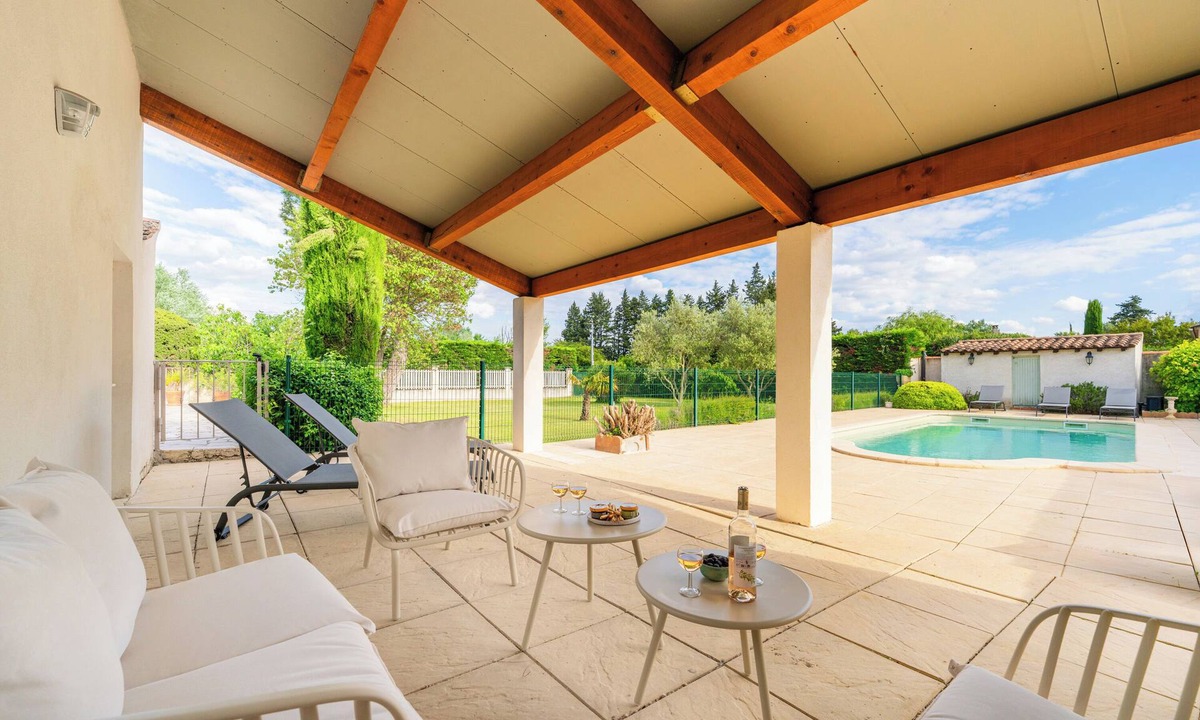 Caumont-sur-Durance Villa | Completely renovated villa with 8P pool between Isle sur Sorgue & Avignon