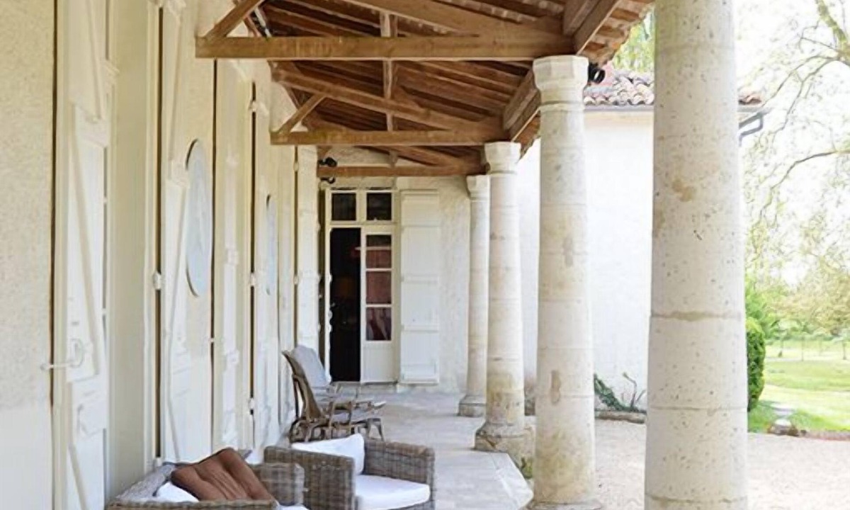 Vouhe House | Completely private property, heated swimming pool - great comfort /Exceptional