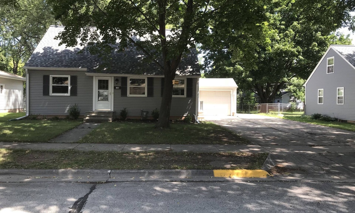 Green Bay House | Completely Remodeled Full House 2 Blocks From Lambeau Field