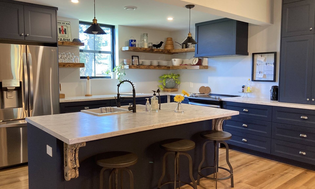 Charlotte's Shore House | Completely renovated secluded 6 bedroom farmhouse in central PEI