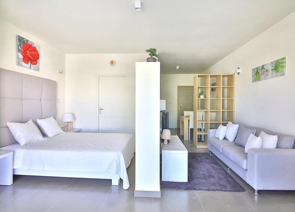 Rigaud House | Completely renovated studio located between Ottawa and Montreal