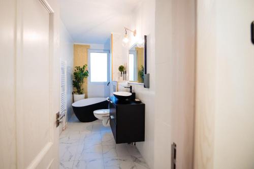 Husi Apartment | Complex Omnia - Apartamente Husi